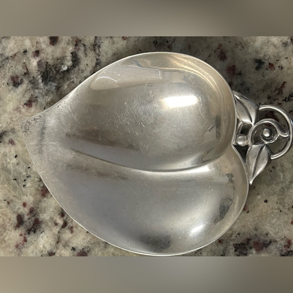 TIFFANY & Co. Vintage Sterling Silver Leaf Dish